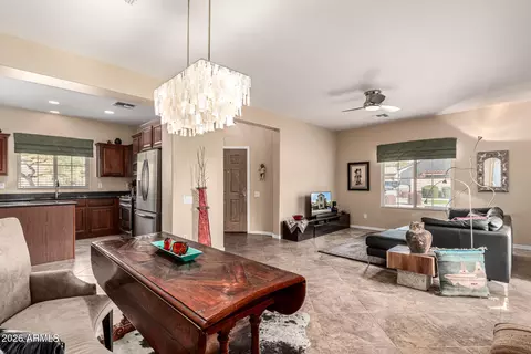 3933 E Cat Balue Dr, Phoenix, AZ 85050 photo 6