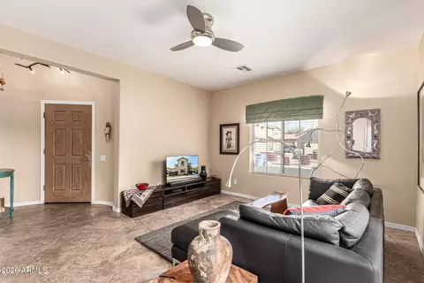 3933 E Cat Balue Dr, Phoenix, AZ 85050 photo 4