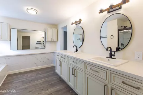 Bath - 648 E Prickly Pear Dr, Globe, AZ 85501 photo 6 of 7