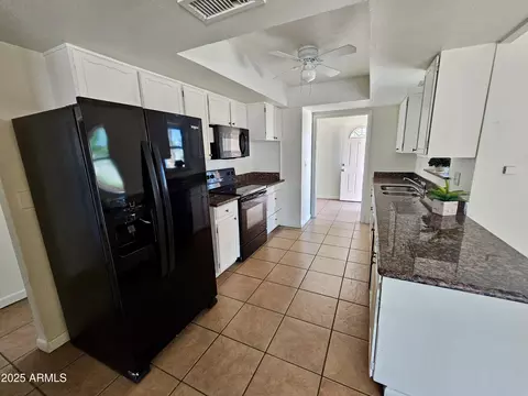 Kitchen - 2601 E Virginia Ave, Phoenix, AZ 85008 photo 2 of 5