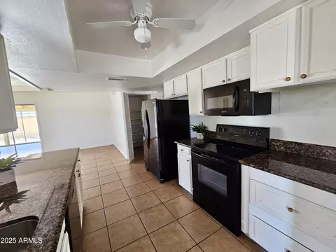 Kitchen - 2601 E Virginia Ave, Phoenix, AZ 85008 photo 4 of 5