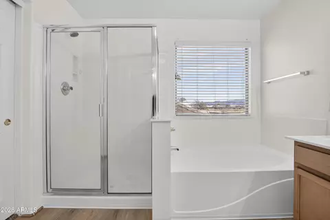Bath - 2333 W Carter Rd, Phoenix, AZ 85041 photo 1 of 5