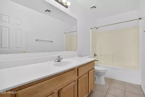 Bath - 2333 W Carter Rd, Phoenix, AZ 85041 photo 2 of 5