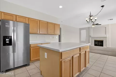 Kitchen - 2333 W Carter Rd, Phoenix, AZ 85041 photo 6 of 8