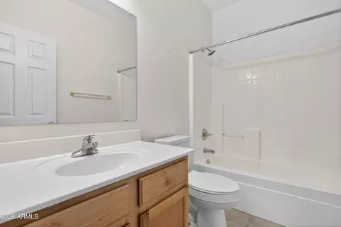 Bath - 2333 W Carter Rd, Phoenix, AZ 85041 photo 4 of 5