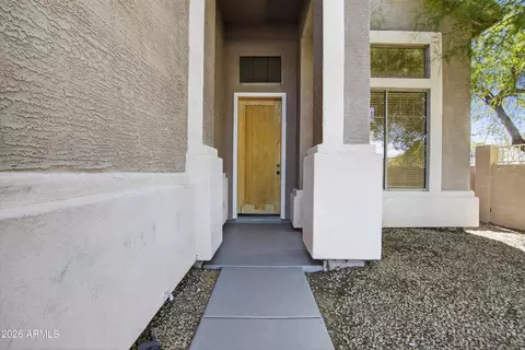 Entry Way - 2333 W Carter Rd, Phoenix, AZ 85041 photo 2 of 6