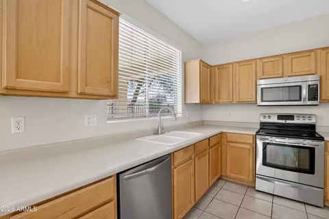 Kitchen - 2333 W Carter Rd, Phoenix, AZ 85041 photo 3 of 8