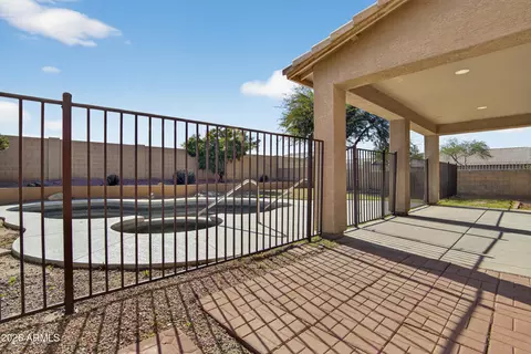 Exterior - 2333 W Carter Rd, Phoenix, AZ 85041 photo 3 of 7