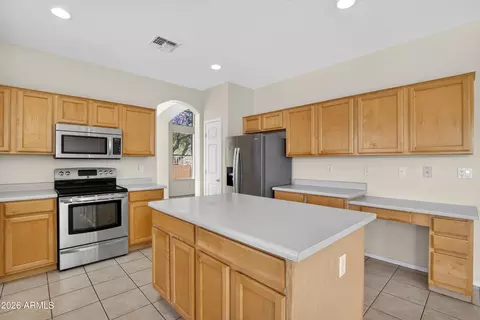 Kitchen - 2333 W Carter Rd, Phoenix, AZ 85041 photo 2 of 8