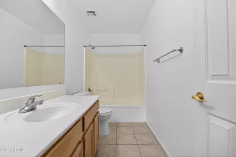 Bath - 2333 W Carter Rd, Phoenix, AZ 85041 photo 3 of 5