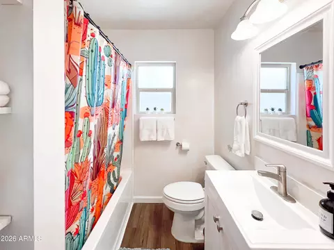 Bath - 4132 N 3rd Ave, Phoenix, AZ 85013 photo 3 of 5