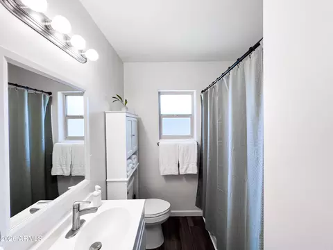 Bath - 4132 N 3rd Ave, Phoenix, AZ 85013 photo 2 of 5