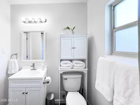 Bath - 4132 N 3rd Ave, Phoenix, AZ 85013 photo 1 of 5
