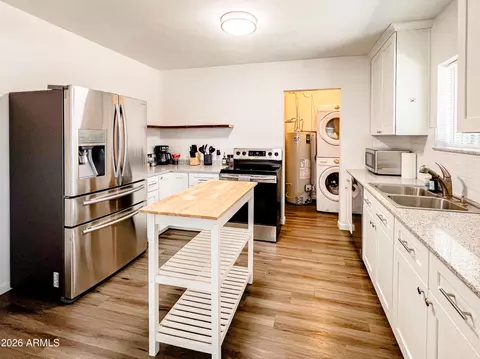 Kitchen - 4132 N 3rd Ave, Phoenix, AZ 85013 photo 5 of 5