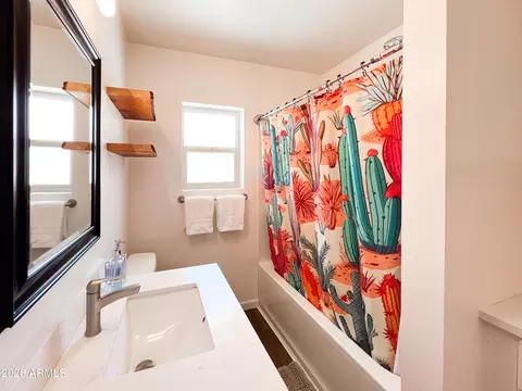 Bath - 4132 N 3rd Ave, Phoenix, AZ 85013 photo 5 of 5