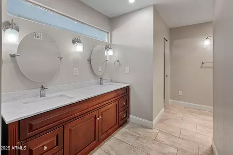 Bath - 8464 N 7th Ave, Phoenix, AZ 85021 photo 2 of 6