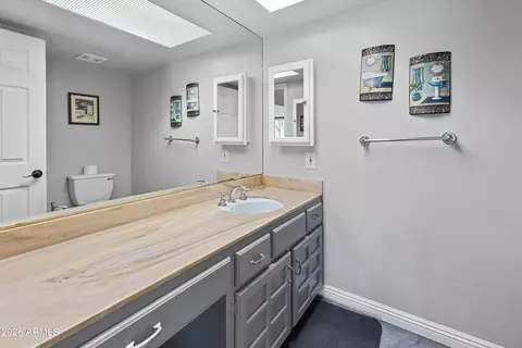 Bath - 8464 N 7th Ave, Phoenix, AZ 85021 photo 5 of 6