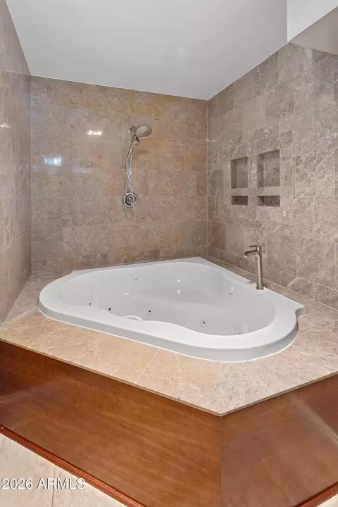Bath - 8464 N 7th Ave, Phoenix, AZ 85021 photo 4 of 6