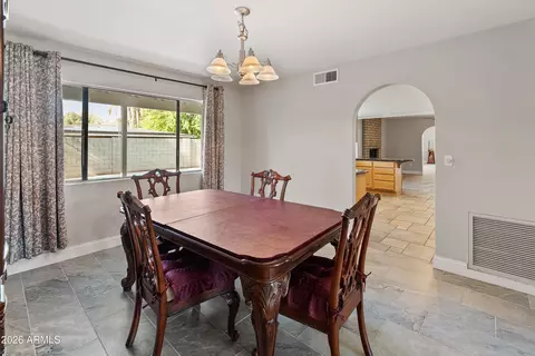 Dining - 8464 N 7th Ave, Phoenix, AZ 85021 photo 1 of 2