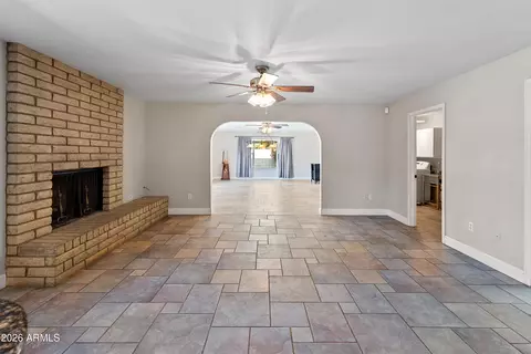Living - 8464 N 7th Ave, Phoenix, AZ 85021 photo 3 of 6