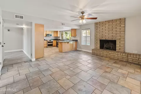 Living - 8464 N 7th Ave, Phoenix, AZ 85021 photo 2 of 6