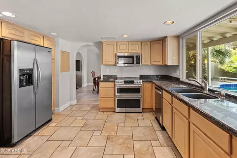 Kitchen - 8464 N 7th Ave, Phoenix, AZ 85021 photo 1 of 3