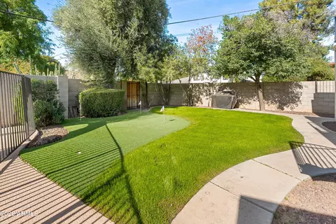 Exterior - 8464 N 7th Ave, Phoenix, AZ 85021 photo 8 of 12