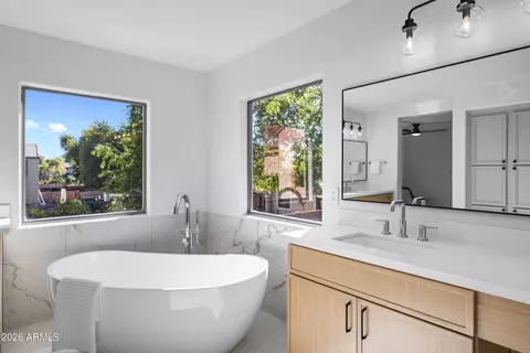 Bath - 3845 E Yeager Dr, Gilbert, AZ 85295 photo 6 of 8