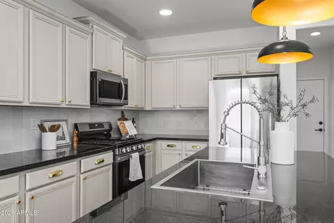 Kitchen - 3845 E Yeager Dr, Gilbert, AZ 85295 photo 2 of 4