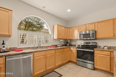 Kitchen - 4696 E Carob Dr, Gilbert, AZ 85298 photo 3 of 4