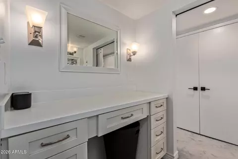 Bath - 1065 E Fairmont Dr, Tempe, AZ 85282 photo 2 of 5