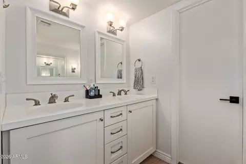 Bath - 1065 E Fairmont Dr, Tempe, AZ 85282 photo 1 of 5