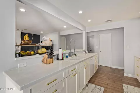 Kitchen - 1065 E Fairmont Dr, Tempe, AZ 85282 photo 4 of 6