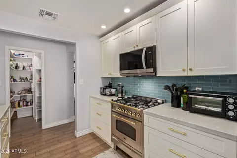 Kitchen - 1065 E Fairmont Dr, Tempe, AZ 85282 photo 3 of 6