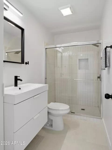 Bath - 1306 E Willetta St, Phoenix, AZ 85006 photo 2 of 4