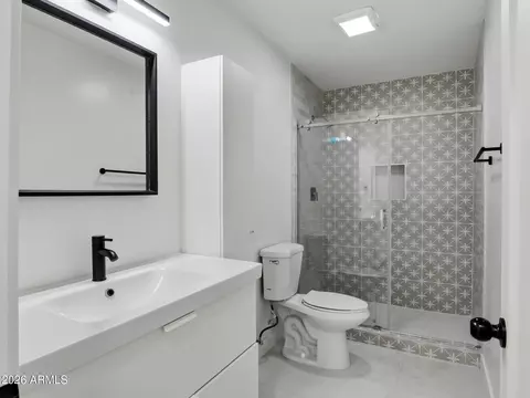 Bath - 1306 E Willetta St, Phoenix, AZ 85006 photo 4 of 4