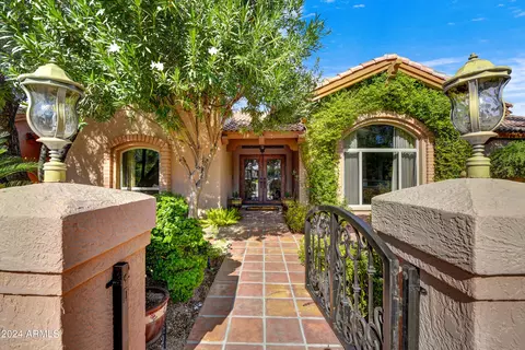 8434 E Charter Oak Dr, Scottsdale, AZ 85260