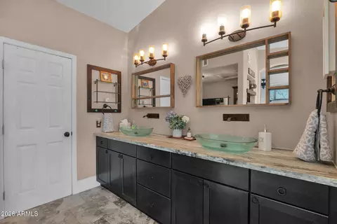 Bath - 1519 W Devon Dr, Gilbert, AZ 85233 photo 3 of 5