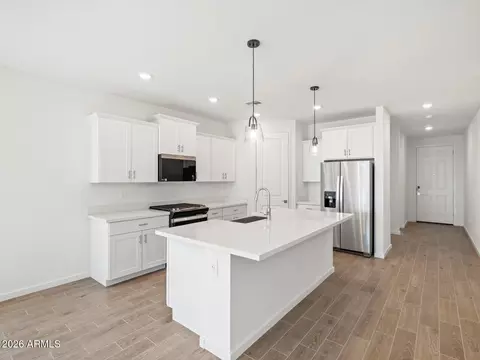 33100 N Noir Dr, San Tan Valley, AZ 85143