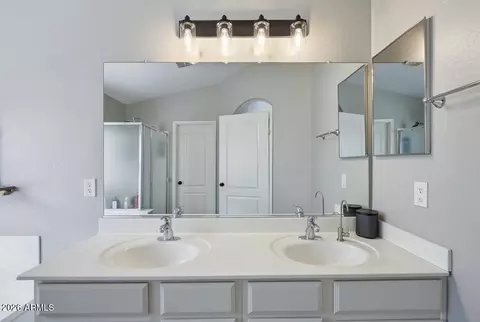 Bath - 2829 E Park View Ln, Phoenix, AZ 85024 photo 1 of 4
