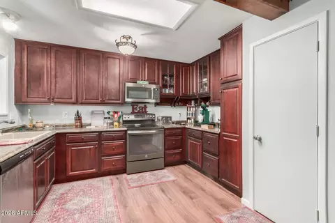 Kitchen - 3544 E Diamond Ave, Mesa, AZ 85204 photo 2 of 5
