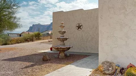 Exterior - 463 N Mountain View Rd, Apache Junction, AZ 85119 photo 2 of 10