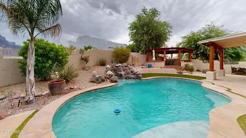 Exterior - 463 N Mountain View Rd, Apache Junction, AZ 85119 photo 5 of 10