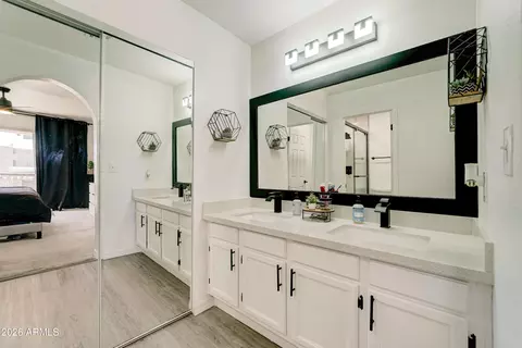 Bath - 4413 W Oraibi Dr, Glendale, AZ 85308 photo 2 of 3