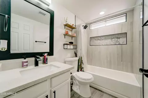 Bath - 4413 W Oraibi Dr, Glendale, AZ 85308 photo 1 of 3