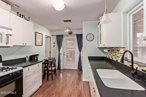 Kitchen - 4413 N 19th Pl, Phoenix, AZ 85016 photo 2 of 2