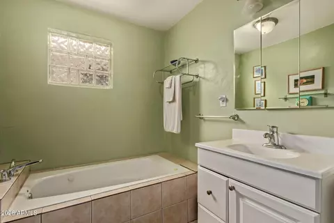 Bath - 4413 N 19th Pl, Phoenix, AZ 85016 photo 1 of 1