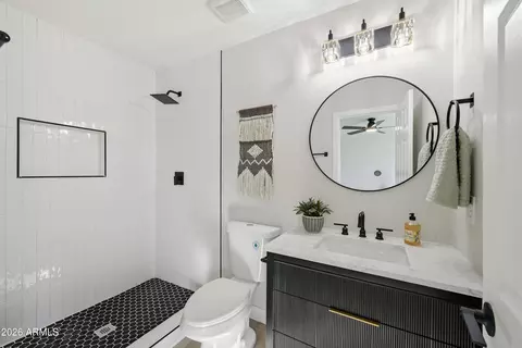 Bath - 2324 E Heatherbrae Dr, Phoenix, AZ 85016 photo 1 of 3