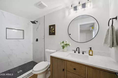 Bath - 2324 E Heatherbrae Dr, Phoenix, AZ 85016 photo 3 of 3