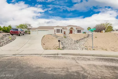 560 W Topeka Dr, Wickenburg, AZ 85390